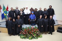 Conselheiros do Consuni com a homenageada