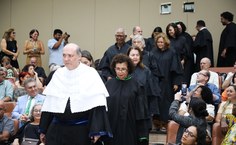 Conselheiros do Consuni, conduzidos pelo presidente, reitor Josealdo Tonholo