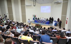 Auditório da Reitora repleto de amigos, familiares, alunos e ex-alunos da professora Cida