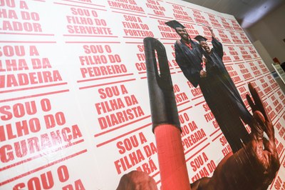 Na Bienal, os visitantes puderam apreciar as obras “Azul é a memória”, de Jhonyson Nobre, e “Gigantes”, de Gleyson Borges