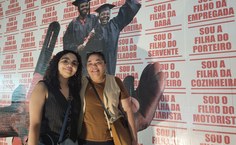 Público visita as obras “Azul é a memória”, de Jhonyson Nobre, e “Gigantes”, de Gleyson Borges