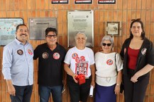 O momento solene reuniu a comunidade acadêmica, familiares dos homenageados e militantes políticos