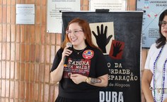 O momento solene reuniu a comunidade acadêmica, familiares dos homenageados e militantes políticos