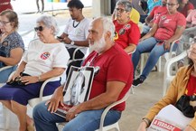 O momento solene reuniu a comunidade acadêmica, familiares dos homenageados e militantes políticos