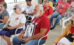 O momento solene reuniu a comunidade acadêmica, familiares dos homenageados e militantes políticos