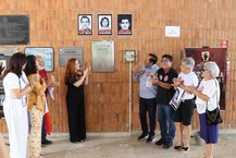 O momento solene reuniu a comunidade acadêmica, familiares dos homenageados e militantes políticos