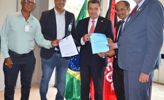 Pró-reitor Wellington Pereita, secretário-geral da Adufal, Jailton Lira, ministro Vital do Rêgo, diretor do DAP, Clebson Farias, e o deputado Paulão