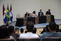 Reitora em exercício, Eliane Cavalcanti, presidiu a mesa de honra