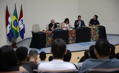 Reitora em exercício, Eliane Cavalcanti, presidiu a mesa de honra