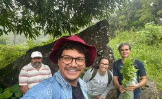 Da esquerda para direita: apicultor Cícero, de Colônia Leopoldina, mestrando Jonatas Costa, Ana Prata e Ticiano Nascimento