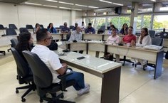 Equipes de vários setores da Ufal e da Fundepes participaram da reunião com o reitor Josealdo Tonholo