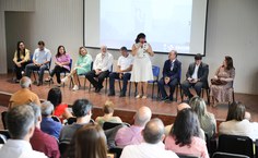 Vice-reitora Eliane Cavalcanti destacou a importância da mulher em todas as instâncias e ressaltou o papel da reitora honorária Ana Dayse, que garantiu o Cacon, e a secretária Tereza Nelma, que esteve à frente das negociações para conseguir o acelerador para o HU