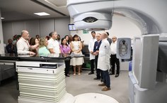 Visita à sala do acelerador linear