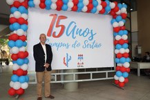 Professor Flávio Barbosa, um dos homenageados pela direção do Campus do Sertão