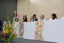 Professora Edmea Santiago fez parte da mesa de honra e foi uma das homenageadas