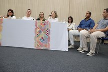 Professora Flávia Lima na mesa de honra
