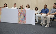 Professora Flávia Lima na mesa de honra
