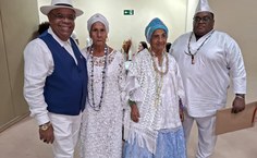 Momento de entrega dos convites