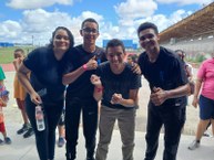 Matheus da Silva com os estudantes do Iefe, os novos amigos que ele fez