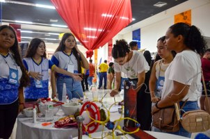 Mostra científica do Campus Arapiraca promove interação com a população
