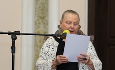 Tânia de Maya Pedrosa responde de pronto que aceita o título de Doutora Honoris Causa