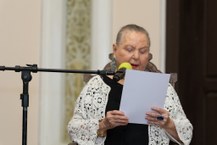 Tânia de Maya Pedrosa responde de pronto que aceita o título de Doutora Honoris Causa