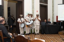 A banda de pífanos Esquenta Muié fez a recepção da homenageada Tânia de Maya Pedrosa