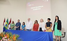 Mesa de honra presidida pelo reitor Josealdo Tonholo