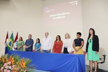 Mesa de honra presidida pelo reitor Josealdo Tonholo