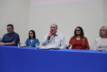 Reitor Josealdo Tonholo fala aos presentes