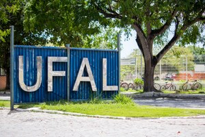 Ufal abre seleção de tutores para cursos de especialização a distância