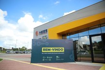 Entrada do prédio do Observatório da Rede de Inovação para Educação Híbrida do Nees