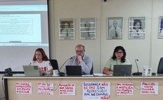 Professora Emanuelle Rodrigues, reitor Josealdo Tonholo e a vice-reitora Eliane Cavalcanti durante a sessão do Consuni