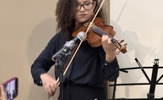 Hino Nacional foi executado pela aluna de Medicina,  Michele Ribeir, ao violino