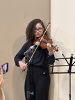 Hino Nacional foi executado pela aluna de Medicina,  Michele Ribeir, ao violino