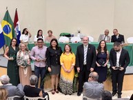 Vice-reitora Eliane Cavalcanti, professora Ângela Canuto e reitor Tonholo com os homenageados da Famed