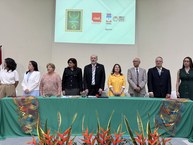 Mesa de honra, presidida pelo reitor Josealdo Tonholo e composta pela vice-reitora Eliane Cavalcanti, a diretora Ângela Canuto, a reitora honorária Ana Dayse Dorea, os deputados estaduais Fátima Canuto e e José Wanderley, o superintendente do HU, Célio Rodrigues, a Técnica-administrativa Weidila Miranda e a estudante Cecília Monteiro
