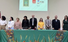 Mesa de honra, presidida pelo reitor Josealdo Tonholo e composta pela vice-reitora Eliane Cavalcanti, a diretora Ângela Canuto, a reitora honorária Ana Dayse Dorea, os deputados estaduais Fátima Canuto e e José Wanderley, o superintendente do HU, Célio Rodrigues, a Técnica-administrativa Weidila Miranda e a estudante Cecília Monteiro