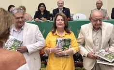 Professora Ângela Canuto com os homenageados, médicos e ex-professores da Famed