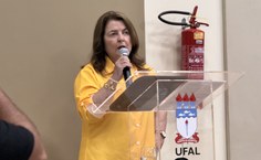 Professora Ângela canuto, diretora da Faculdade de Medicina