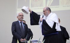 Robertaldo Carvalho foi agraciado com o títilo de Professor Emérito