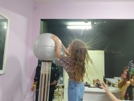 O gerador de Van de Graaff é uma das atração que sempre chama atenção do público