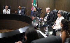 Mesa de honra da cerimônia de abertura do evento