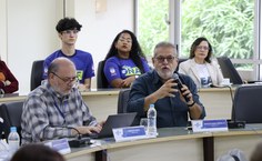 Reitor Tonholo lidera reunião na Ufal