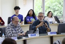 Reitor Tonholo lidera reunião na Ufal