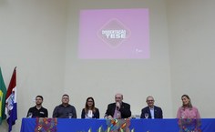 Mesa de honra do Prêmio: Lucas Santos de Assis, Fábio Guedes, Iraildes Assunção, reitor Josealdo Tonholo, Walter Matias e Amanda Peiter