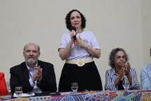 Professora Elaine Pimentel festeja o novo projeto da FDA