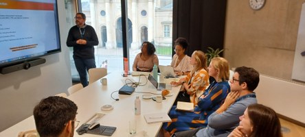 Estudo revela desigualdades de gênero e raça em livros didáticos