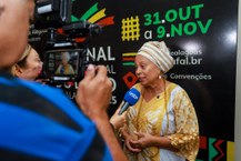 Máe Neide, a patronesse da Bienal