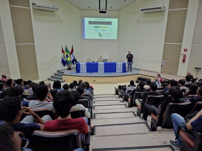 Estudantes na aula inaugural do Programa Residência em TIC, liderado pelo Easy Ufal
